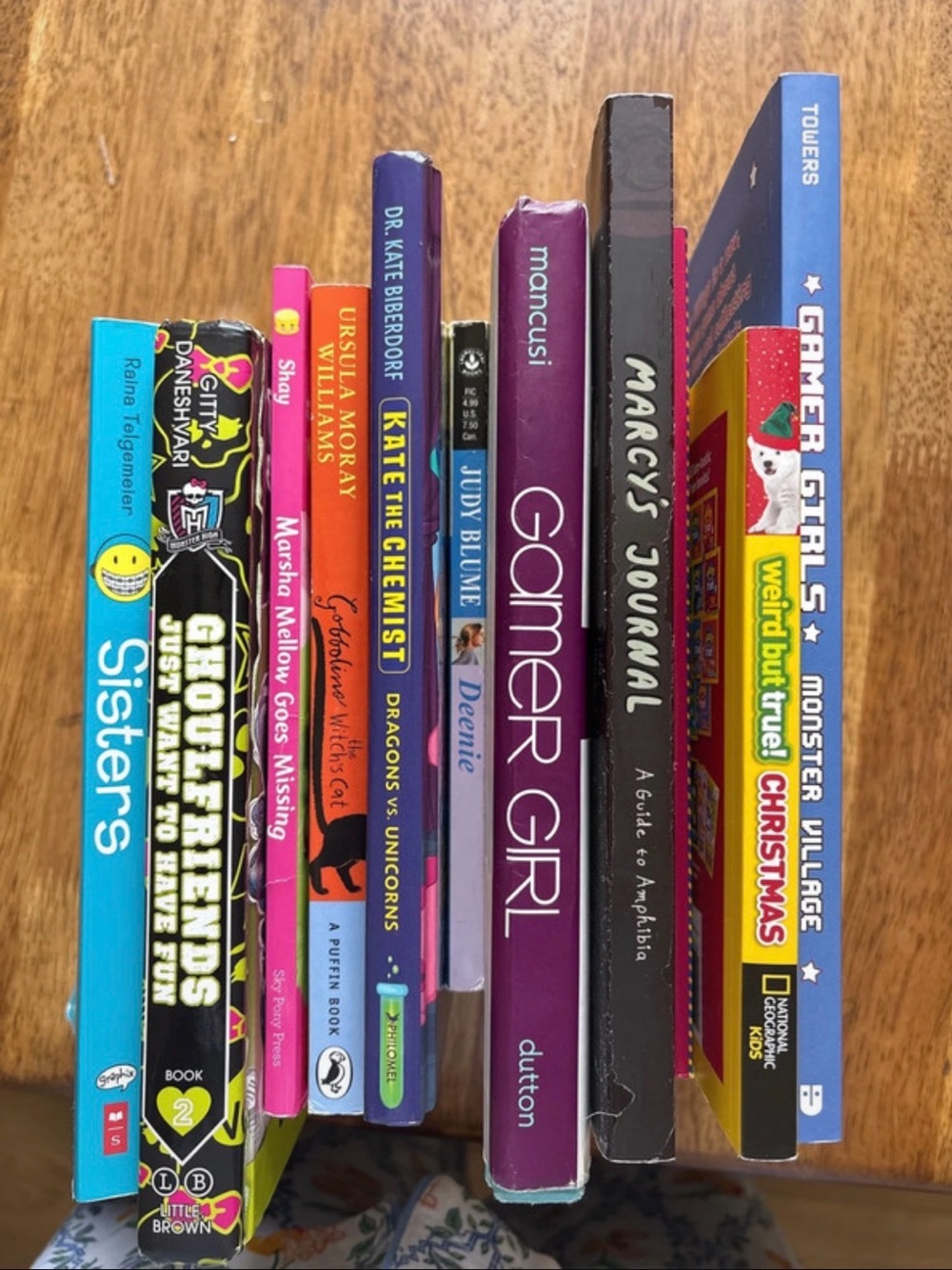 Set of 11 graphic novels & chapter books for kids